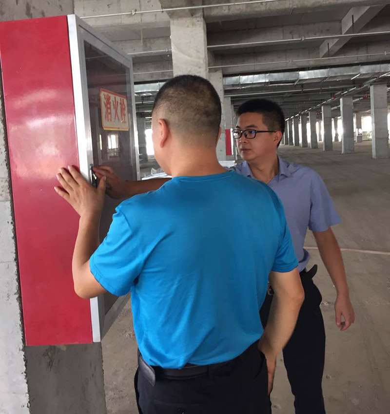 副总经理孙宏雷深入施工现场检查阶州广场安全工作