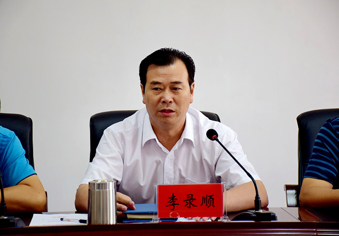 龙江公司召开“两学一做”集体学习会议 专题学习党章党规