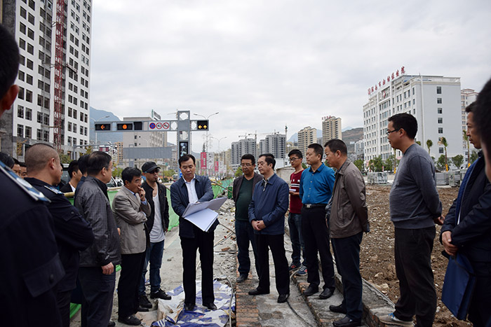 副市长徐世林组织召开推进阶州广场建设现场办公会议