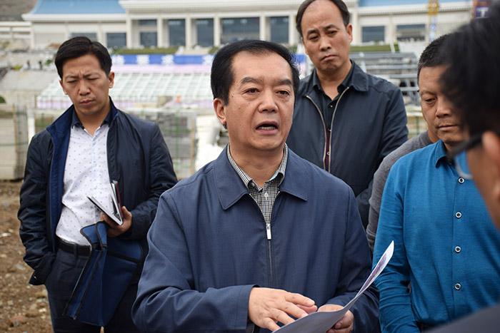 副市长徐世林组织召开推进阶州广场建设现场办公会议