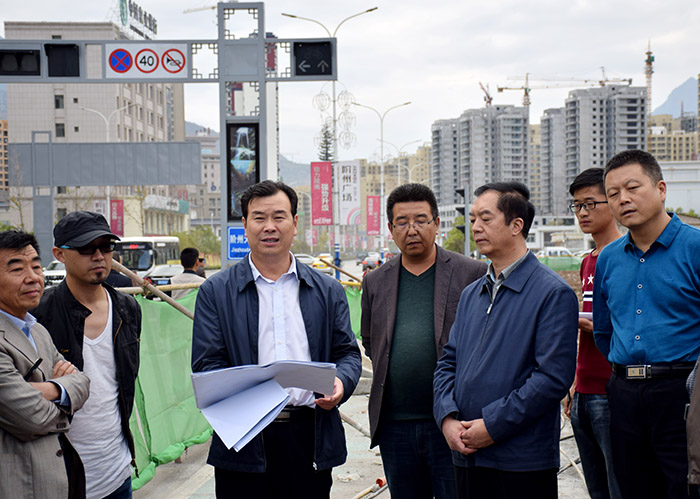 副市长徐世林组织召开推进阶州广场建设现场办公会议