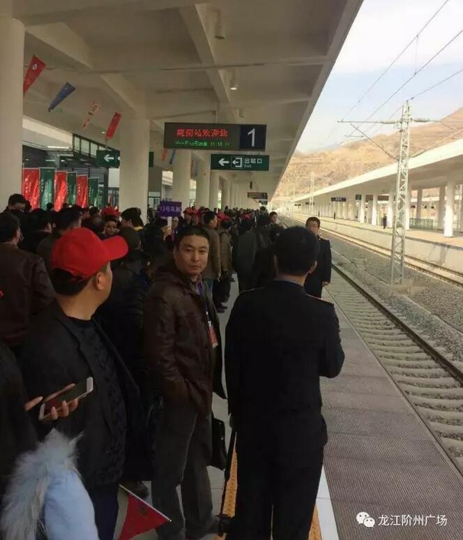 万人见证！兰渝铁路陇南站顺利通车！