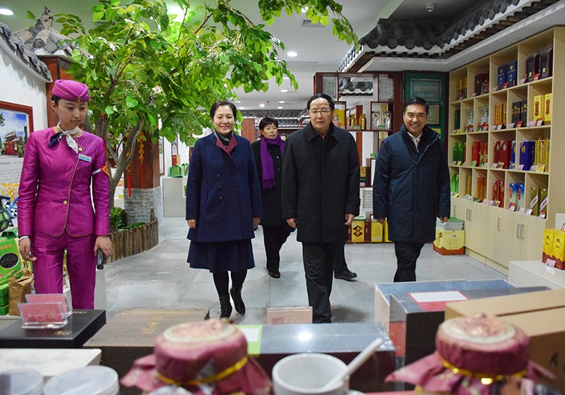 省委副书记欧阳坚一行视察陇南站阶州广场