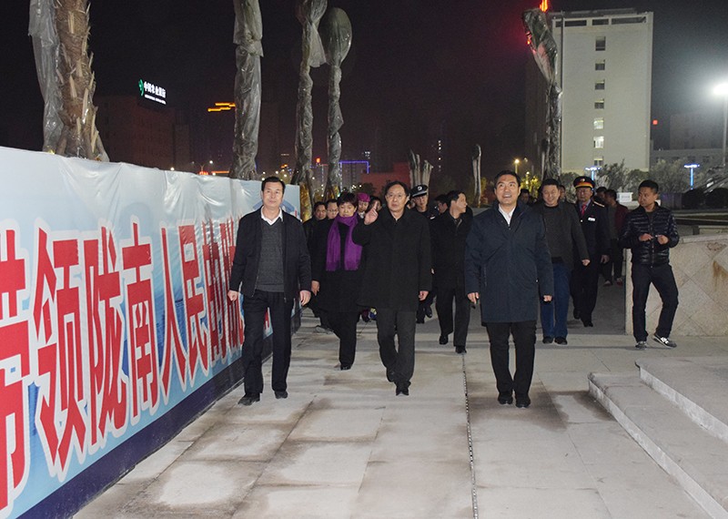 省委副书记欧阳坚一行视察陇南站阶州广场
