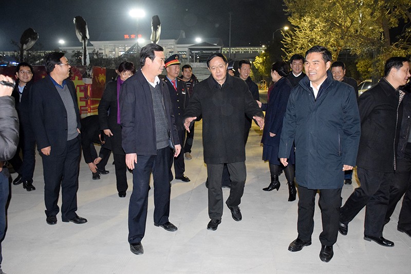 省委副书记欧阳坚一行视察陇南站阶州广场