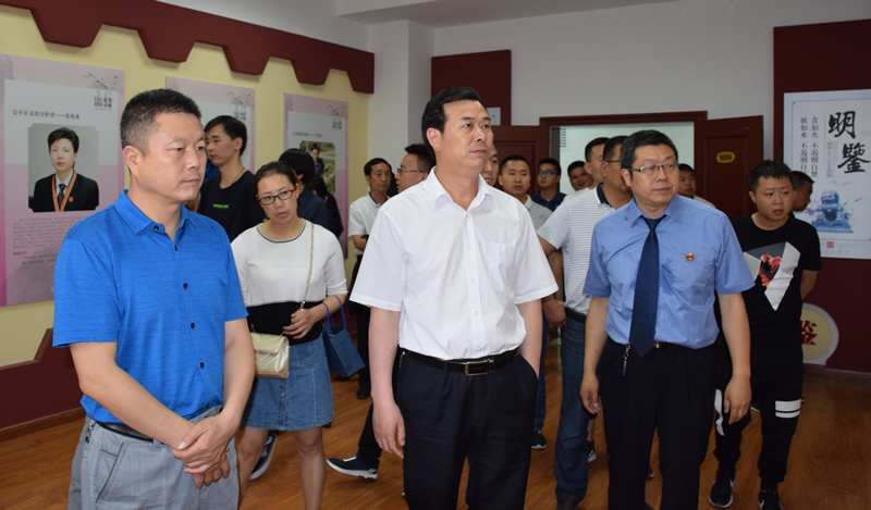 市龙江集团公司全体干部职工参加党风廉政警示教育