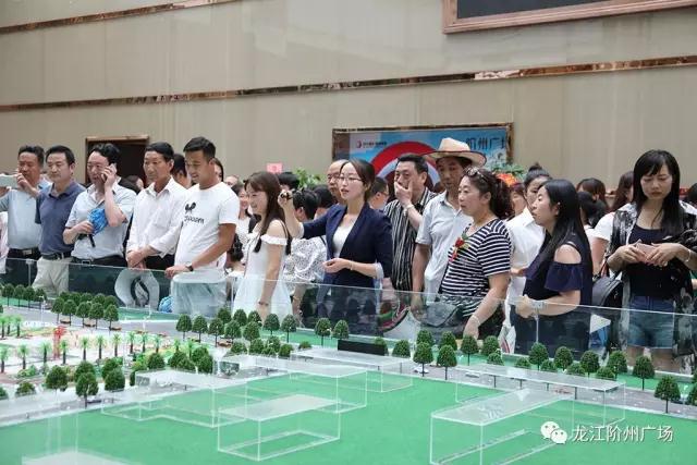 财富盛宴 众商云集 / 阶州广场招商营销中心开放暨品牌主力店商家进驻签约仪式