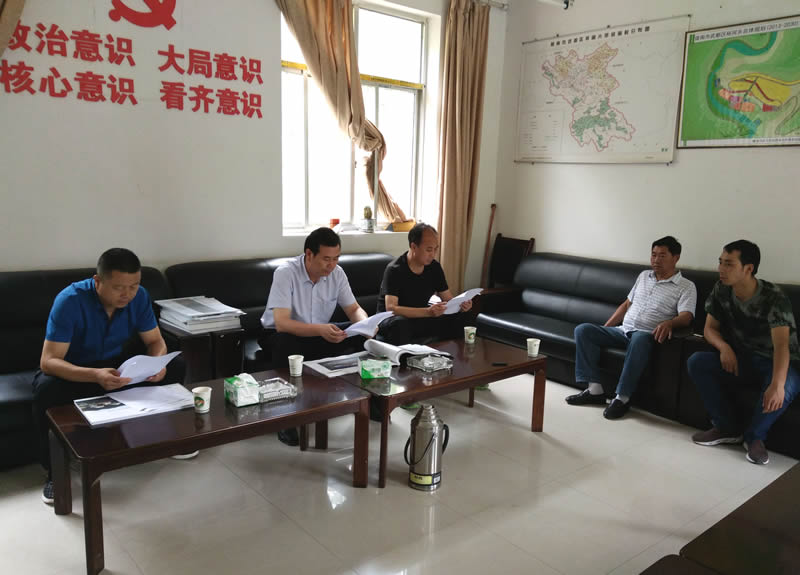 市龙江集团公司总经理李录顺一行深入联系村开展双联帮扶工作