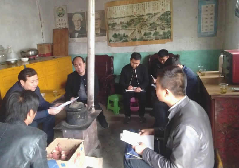 市龙江城乡发展集团公司总经理李录顺一行赴文县桥头镇安子坡村开展扶贫帮扶工作