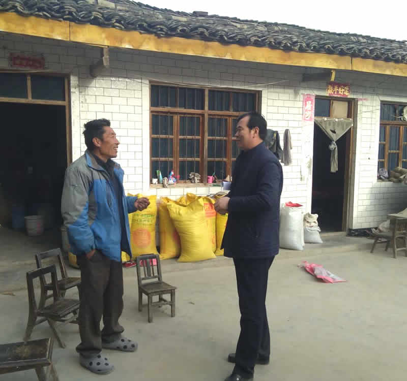 市龙江城乡发展集团公司总经理李录顺一行赴文县桥头镇安子坡村开展扶贫帮扶工作