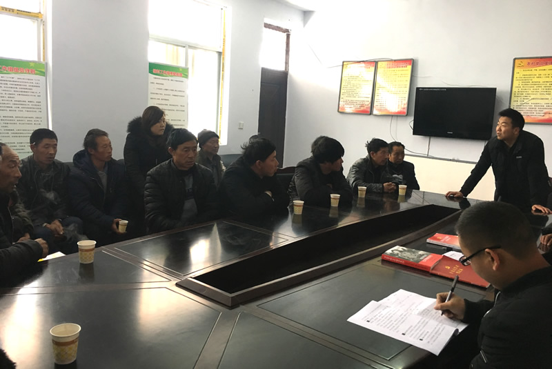 市龙江城乡发展集团公司驻村帮扶队在桥头镇安子坡村宣讲党的十九大精神