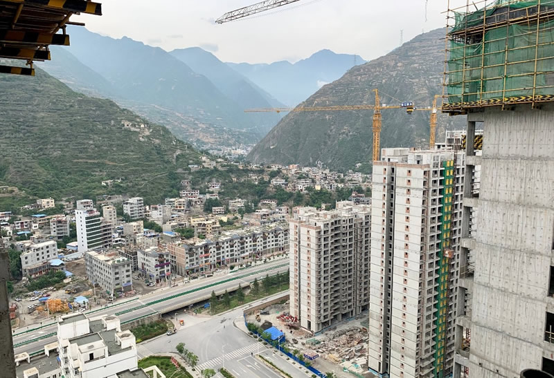 匠心倾注、喜封金顶——龙江▪双子座商住小区主体顺利封顶