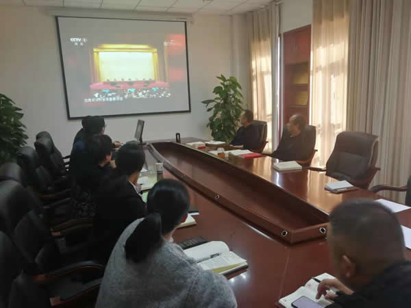 市龙江集团组织党员职工观看《榜样4》