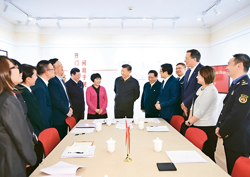 习近平：坚持、完善和发展中国特色社会主义国家制度 与法律制度