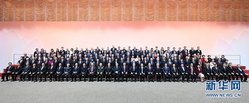 习近平会见澳门社会各界代表人士