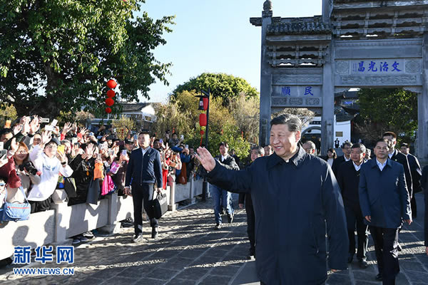 习近平春节前夕赴云南看望慰问各族干部群众  向全国各族人民致以美好的新春祝福  祝各族人民生活越来越好祝祖国欣欣向荣
