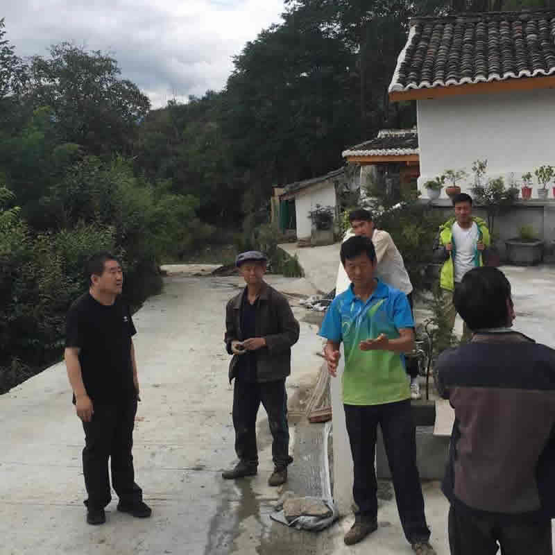 翟永鹏深入帮扶村查看了解受灾和自救情况