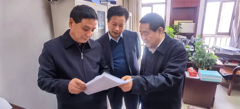 李逢春副市长在市龙江集团公司调研指导工作