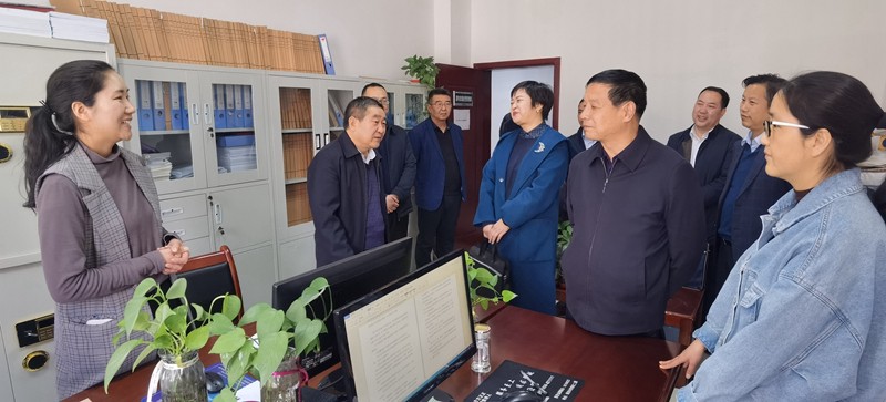 李逢春副市长在市龙江集团公司调研指导工作